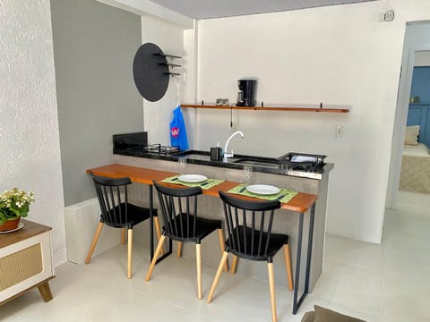 Coffee/tea facilities, Kitchen or kitchenette, Dining area, pet friendly, stove