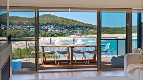 Day, Natural landscape, View (from property/room), Balcony/Terrace, Living room, Dining area, Mountain view, Sea view