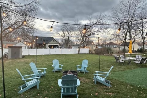 Cheerful 4 bedroom home w/ fireplace & game room Villa in Mason