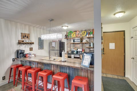 Walkable Lead Condo 5 Mi to Terry Peak Ski Area! Apartment in Lead