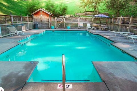 A Smoky Mountain Lake Cabin - Spacious Smoky Mountain Getaway Perfect for Families & Groups Cabin in Douglas Lake