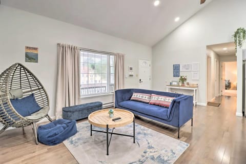 Gas Grill, Lake Access Scenic Poconos Retreat! House in Stroud Township