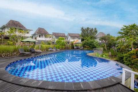 Property building, Day, Garden, Garden view, Pool view, Swimming pool, sunbed
