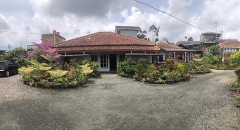 Property building, Day, Garden, Garden view