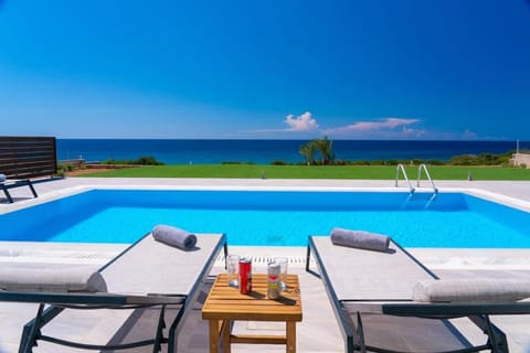 Natural landscape, View (from property/room), Balcony/Terrace, Food and drinks, Pool view, Sea view, Swimming pool, sunbed