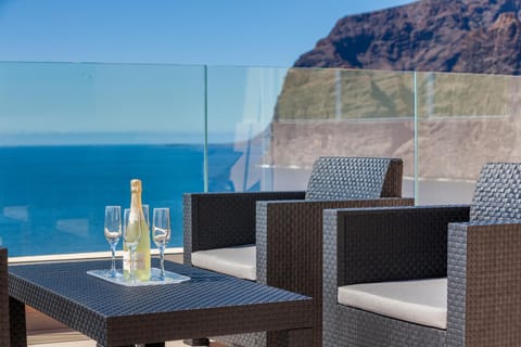 View (from property/room), Balcony/Terrace, Mountain view, Sea view