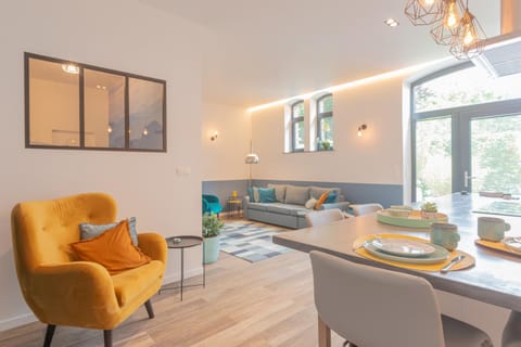 Living room, Seating area, Dining area