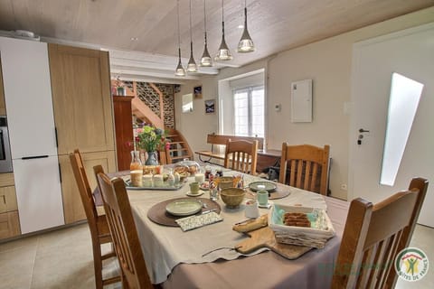 Living room, Dining area, Food