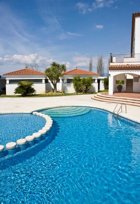 Swimming pool, Swimming pool
