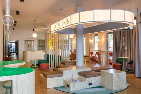 Communal lounge/ TV room, Business facilities, Breakfast