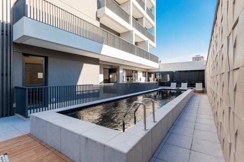 Day, Swimming pool