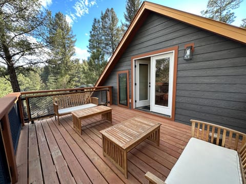 Cozy Cabin with beautiful views 4BR 4 decks with BBQ Grill AC 5 mins midtown Sleeps 11 Cabin in Ruidoso