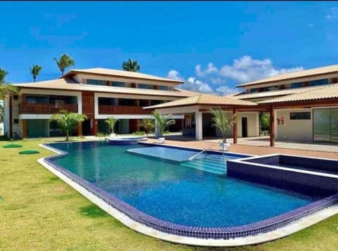 Day, Swimming pool