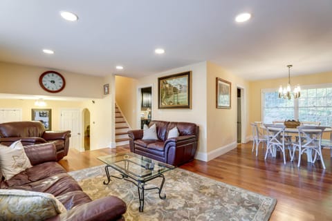 Atlanta Abode with Yard in a Tranquil Setting! House in Dunwoody