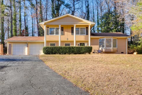 Atlanta Abode with Yard in a Tranquil Setting! House in Dunwoody
