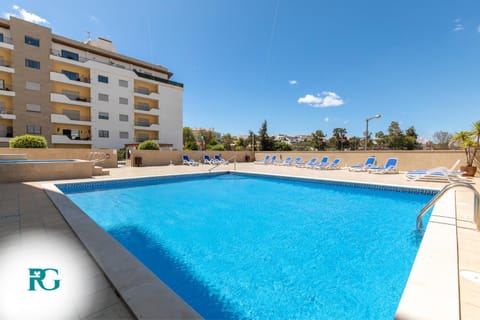 Property building, Swimming pool, sunbed