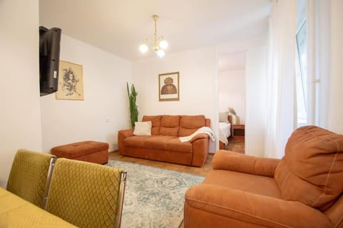 Living room, Photo of the whole room