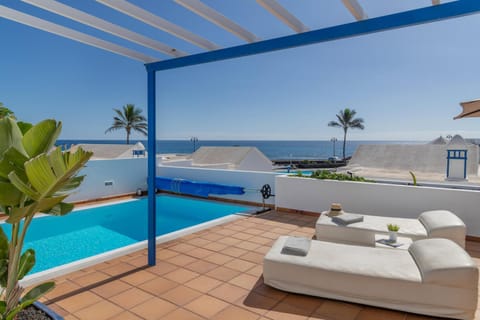 Property building, Balcony/Terrace, Living room, Swimming pool