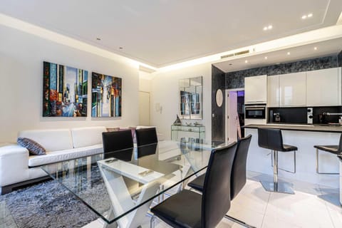 Living room, Seating area, Dining area, minibar, stove