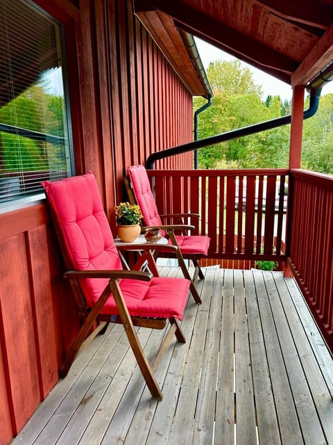 View (from property/room), Balcony/Terrace, Seating area