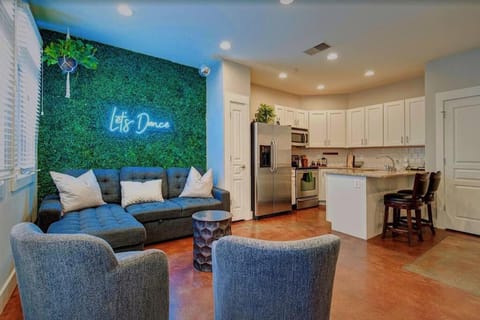 Kitchen or kitchenette, Living room, kitchen