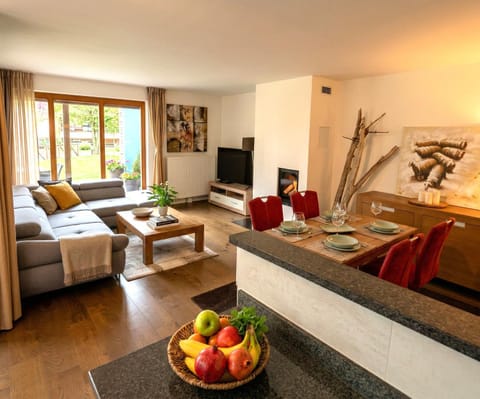 TV and multimedia, Living room, Seating area, Dining area, Evening entertainment