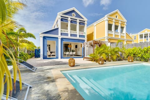 Property building, Garden, Swimming pool, sunbed