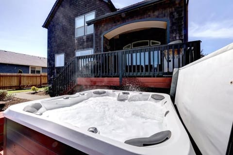 New Listing! 3 Bedroom with Hot Tub House in Long Beach