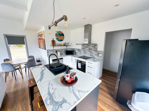 Dining area, minibar, pet friendly, stove, kitchen