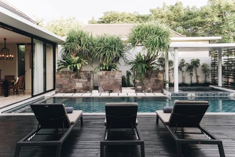 Patio, Patio, Swimming pool, sunbed