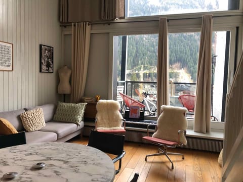 Living room, Mountain view