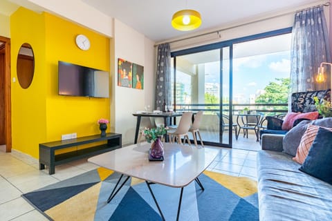 TV and multimedia, Balcony/Terrace, Living room, Seating area, Dining area