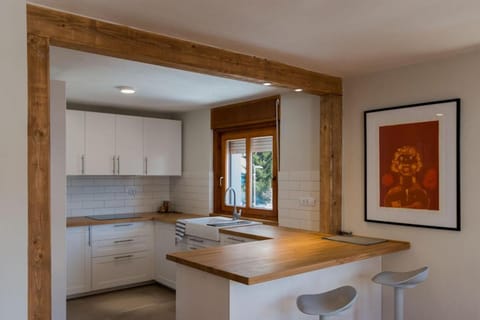 Property building, Kitchen or kitchenette, Dining area