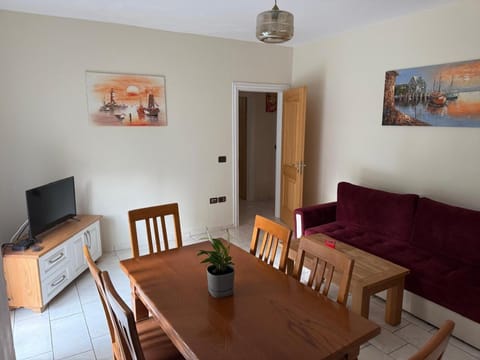 Communal lounge/ TV room, TV and multimedia, Living room, Seating area, Evening entertainment