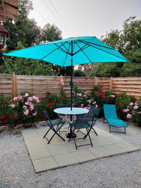 Patio, Spring, Garden, Dining area, Garden view