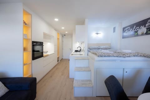 Bed, Kitchen or kitchenette, Photo of the whole room, pet friendly, stove