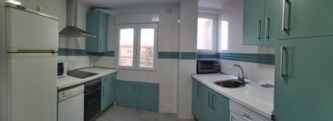 Kitchen or kitchenette, dishwasher, oven, pet friendly, stove, toaster
