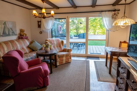 TV and multimedia, Balcony/Terrace, Living room, Seating area, Garden view