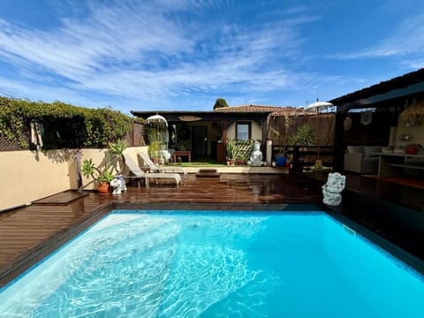 Day, Pool view, Swimming pool, sunbed