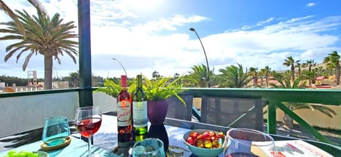 View (from property/room), Balcony/Terrace, Dining area