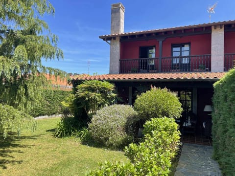 Property building, Facade/entrance, Garden, Balcony/Terrace, Garden view