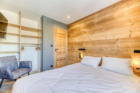 TV and multimedia, Photo of the whole room, Bedroom