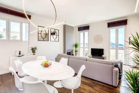 #24 Marie-Claire Suite Sea view/balcony/AC/5min port Apartment in Villefranche-sur-Mer