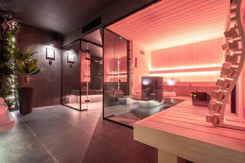 Shower, Sauna, Steam room, Spa and wellness centre/facilities