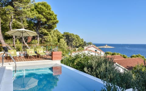 Day, Natural landscape, Pool view, Sea view, Swimming pool, sunbed