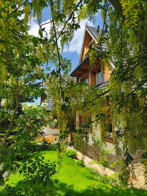 Property building, Spring, Day, Natural landscape, Garden, Garden view