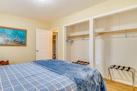 about 10 Mi to Dtwn Indianapolis Home with Game Room! House in Perry Township