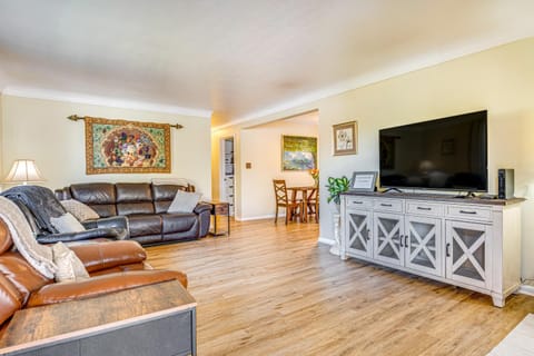 about 10 Mi to Dtwn Indianapolis Home with Game Room! House in Perry Township