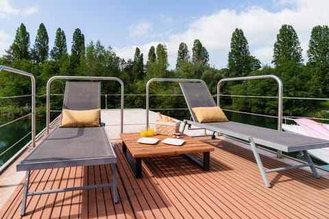 Natural landscape, View (from property/room), Balcony/Terrace, sunbed