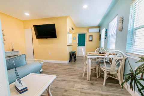 Gorgeous Beach Condo Apartment in Gulfport